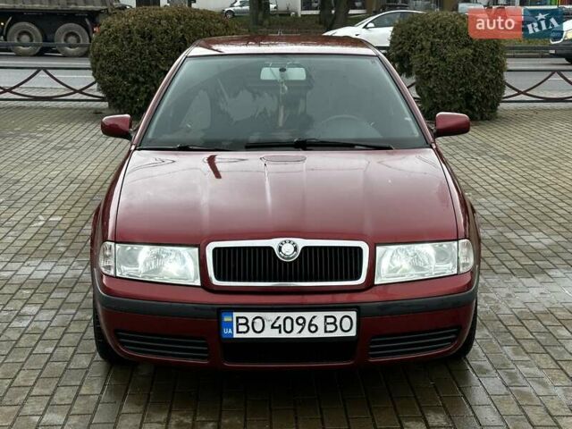 Красный Шкода Октавия, объемом двигателя 1.6 л и пробегом 225 тыс. км за 4750 $, фото 1 на Automoto.ua