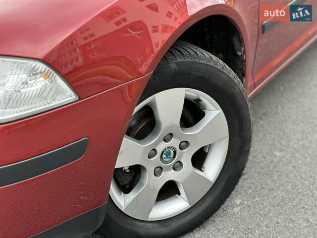 Червоний Шкода Октавія, об'ємом двигуна 1.6 л та пробігом 211 тис. км за 7999 $, фото 4 на Automoto.ua