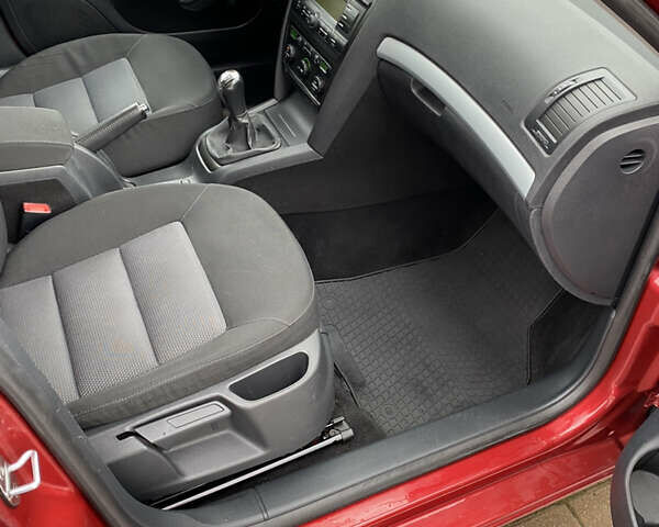 Красный Шкода Октавия, объемом двигателя 1.6 л и пробегом 199 тыс. км за 6500 $, фото 23 на Automoto.ua