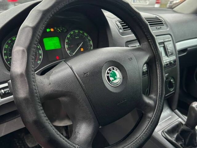 Красный Шкода Октавия, объемом двигателя 1.6 л и пробегом 332 тыс. км за 5000 $, фото 6 на Automoto.ua