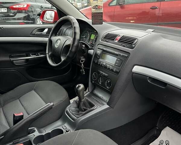 Красный Шкода Октавия, объемом двигателя 1.6 л и пробегом 332 тыс. км за 5000 $, фото 17 на Automoto.ua