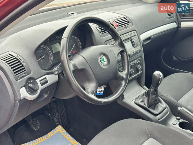 Червоний Шкода Октавія, об'ємом двигуна 1.6 л та пробігом 211 тис. км за 7999 $, фото 45 на Automoto.ua