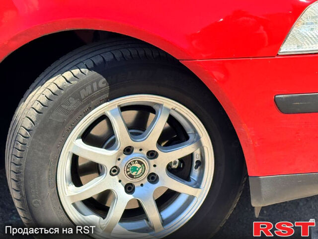 Красный Шкода Октавия, объемом двигателя 1.6 л и пробегом 280 тыс. км за 5800 $, фото 4 на Automoto.ua