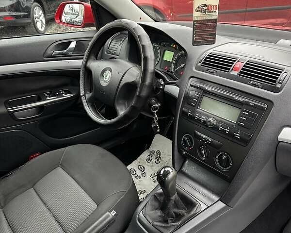 Красный Шкода Октавия, объемом двигателя 1.6 л и пробегом 332 тыс. км за 5000 $, фото 7 на Automoto.ua