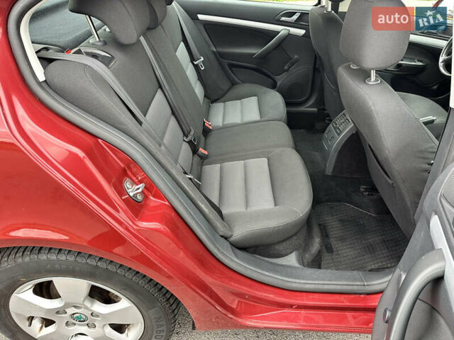 Червоний Шкода Октавія, об'ємом двигуна 1.6 л та пробігом 211 тис. км за 7999 $, фото 66 на Automoto.ua