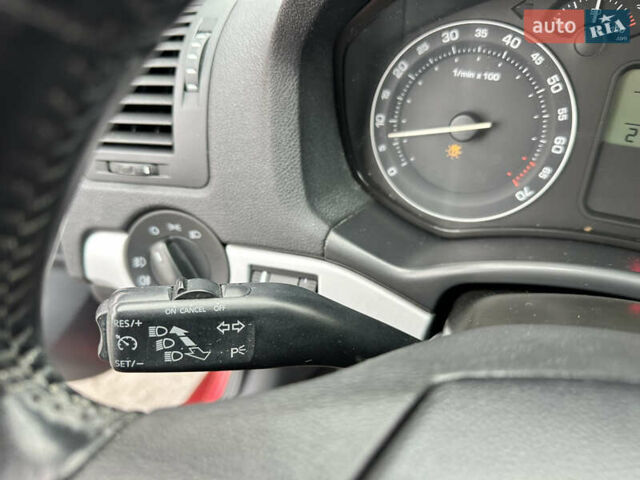 Червоний Шкода Октавія, об'ємом двигуна 1.6 л та пробігом 211 тис. км за 7999 $, фото 54 на Automoto.ua