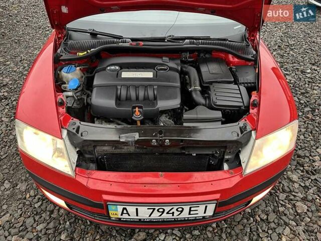 Красный Шкода Октавия, объемом двигателя 1.6 л и пробегом 332 тыс. км за 5000 $, фото 5 на Automoto.ua