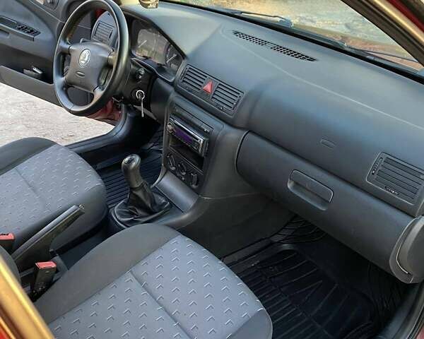 Красный Шкода Октавия, объемом двигателя 1.6 л и пробегом 222 тыс. км за 5250 $, фото 13 на Automoto.ua