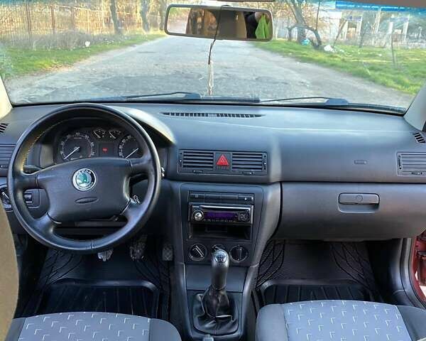 Красный Шкода Октавия, объемом двигателя 1.6 л и пробегом 222 тыс. км за 5250 $, фото 12 на Automoto.ua