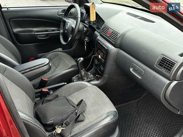 Красный Шкода Октавия, объемом двигателя 1.6 л и пробегом 225 тыс. км за 4750 $, фото 14 на Automoto.ua