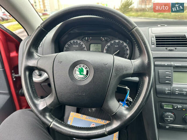 Червоний Шкода Октавія, об'ємом двигуна 1.6 л та пробігом 211 тис. км за 7999 $, фото 50 на Automoto.ua