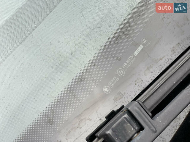 Червоний Шкода Октавія, об'ємом двигуна 1.6 л та пробігом 211 тис. км за 7999 $, фото 7 на Automoto.ua