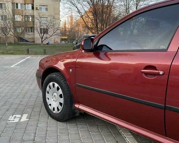 Красный Шкода Октавия, объемом двигателя 1.6 л и пробегом 222 тыс. км за 5250 $, фото 2 на Automoto.ua