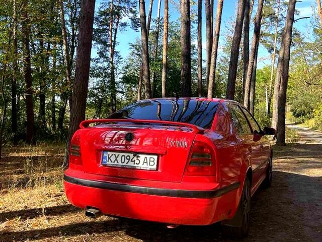 Красный Шкода Октавия, объемом двигателя 1.8 л и пробегом 240 тыс. км за 7100 $, фото 2 на Automoto.ua