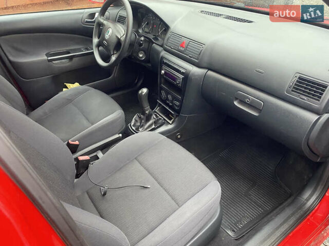 Красный Шкода Октавия, объемом двигателя 1.6 л и пробегом 168 тыс. км за 6200 $, фото 6 на Automoto.ua