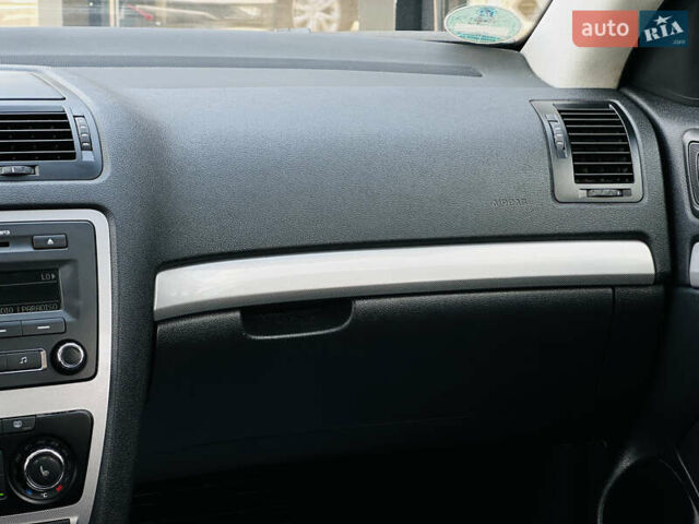 Красный Шкода Октавия, объемом двигателя 1.4 л и пробегом 168 тыс. км за 8400 $, фото 30 на Automoto.ua