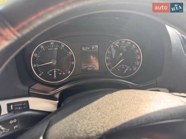Червоний Шкода Октавія, об'ємом двигуна 1.6 л та пробігом 202 тис. км за 9500 $, фото 8 на Automoto.ua