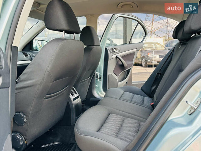 Красный Шкода Октавия, объемом двигателя 1.4 л и пробегом 168 тыс. км за 8400 $, фото 19 на Automoto.ua