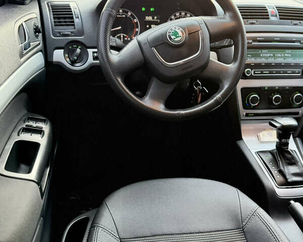 Шкода Октавия 2010 в Киеве на Automoto.ua Красный Шкода Октавия, объемом двигателя 1.8 л и пробегом 143 тыс. км за 7750 $, фото 38 на Automoto.ua