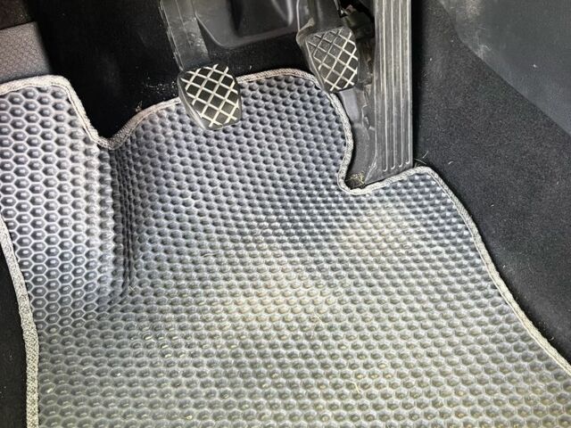 Красный Шкода Октавия, объемом двигателя 1.6 л и пробегом 222 тыс. км за 6100 $, фото 10 на Automoto.ua