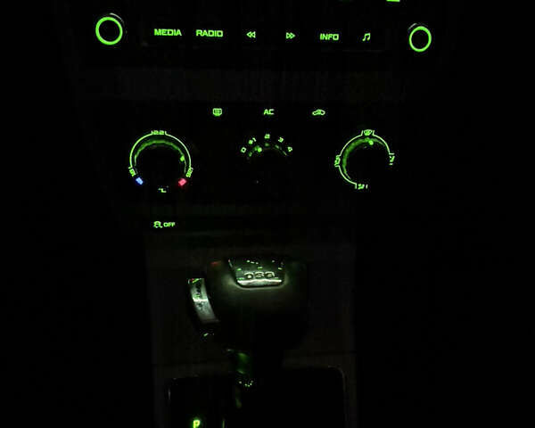 Шкода Октавия 2010 в Киеве на Automoto.ua Красный Шкода Октавия, объемом двигателя 1.8 л и пробегом 143 тыс. км за 7750 $, фото 70 на Automoto.ua