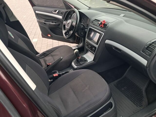 Красный Шкода Октавия, объемом двигателя 1.6 л и пробегом 242 тыс. км за 7300 $, фото 18 на Automoto.ua