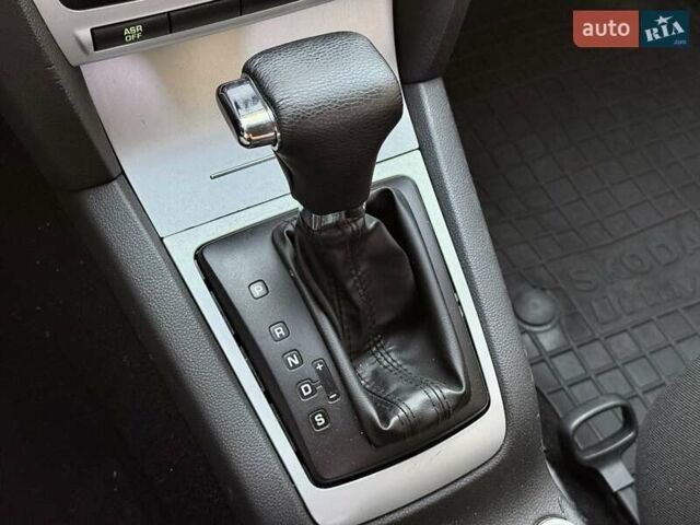 Червоний Шкода Октавія, об'ємом двигуна 1.6 л та пробігом 236 тис. км за 8000 $, фото 16 на Automoto.ua