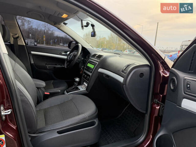 Шкода Октавия 2010 в Киеве на Automoto.ua Красный Шкода Октавия, объемом двигателя 1.8 л и пробегом 143 тыс. км за 7750 $, фото 24 на Automoto.ua