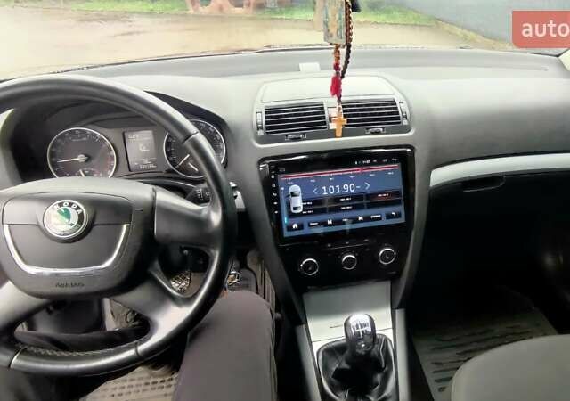 Красный Шкода Октавия, объемом двигателя 1.9 л и пробегом 330 тыс. км за 7700 $, фото 7 на Automoto.ua