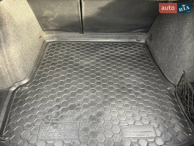 Шкода Октавия 2010 в Киеве на Automoto.ua Красный Шкода Октавия, объемом двигателя 1.8 л и пробегом 143 тыс. км за 7750 $, фото 73 на Automoto.ua