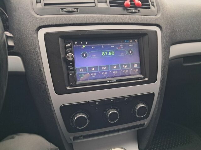 Красный Шкода Октавия, объемом двигателя 1.6 л и пробегом 242 тыс. км за 7300 $, фото 13 на Automoto.ua