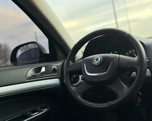 Шкода Октавия 2010 в Киеве на Automoto.ua Красный Шкода Октавия, объемом двигателя 1.8 л и пробегом 143 тыс. км за 7750 $, фото 43 на Automoto.ua