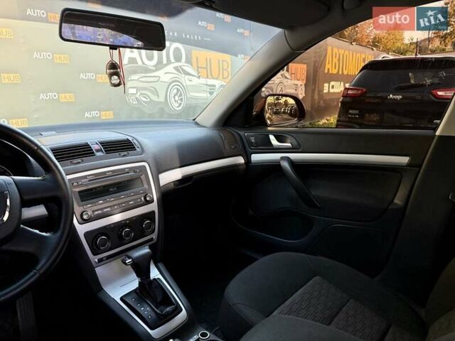 Червоний Шкода Октавія, об'ємом двигуна 1.6 л та пробігом 236 тис. км за 8000 $, фото 11 на Automoto.ua