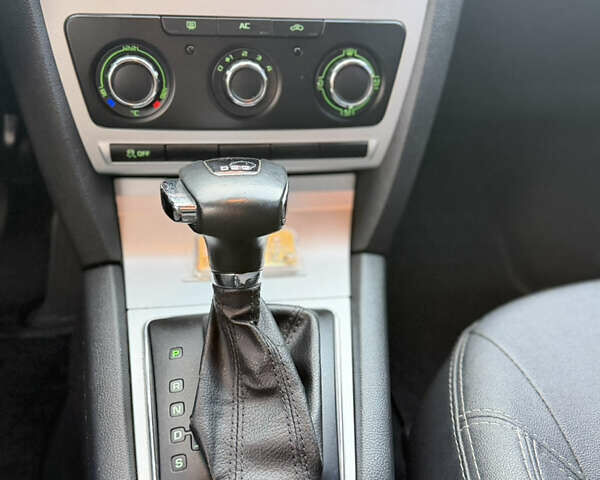 Шкода Октавия 2010 в Киеве на Automoto.ua Красный Шкода Октавия, объемом двигателя 1.8 л и пробегом 143 тыс. км за 7750 $, фото 44 на Automoto.ua