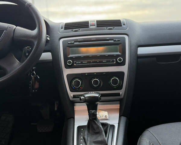 Шкода Октавия 2010 в Киеве на Automoto.ua Красный Шкода Октавия, объемом двигателя 1.8 л и пробегом 143 тыс. км за 7750 $, фото 42 на Automoto.ua