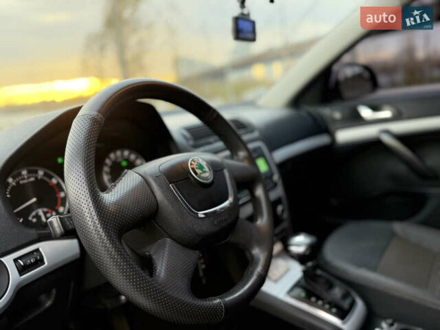 Шкода Октавия 2010 в Киеве на Automoto.ua Красный Шкода Октавия, объемом двигателя 1.8 л и пробегом 143 тыс. км за 7750 $, фото 41 на Automoto.ua