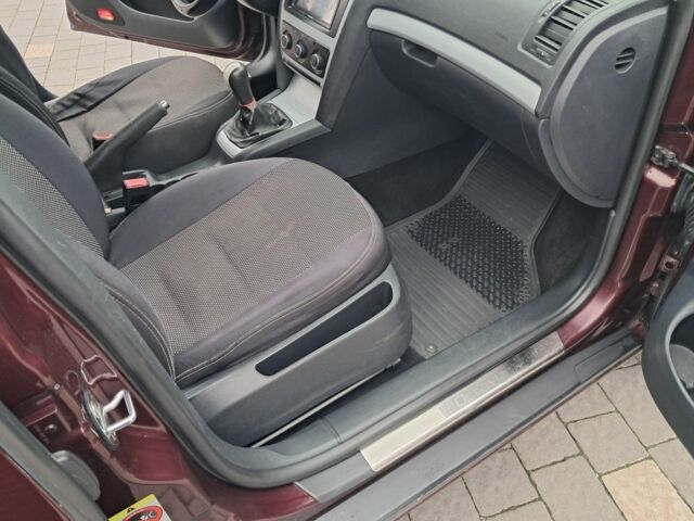 Красный Шкода Октавия, объемом двигателя 1.6 л и пробегом 242 тыс. км за 7300 $, фото 17 на Automoto.ua