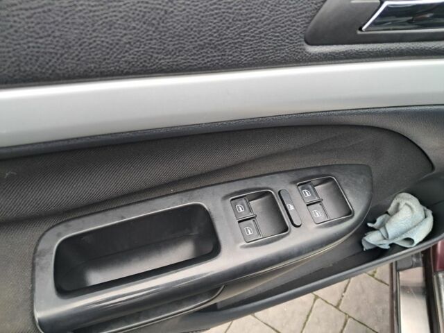 Красный Шкода Октавия, объемом двигателя 1.6 л и пробегом 242 тыс. км за 7300 $, фото 10 на Automoto.ua