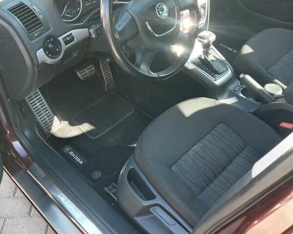 Красный Шкода Октавия, объемом двигателя 1.39 л и пробегом 190 тыс. км за 9800 $, фото 2 на Automoto.ua