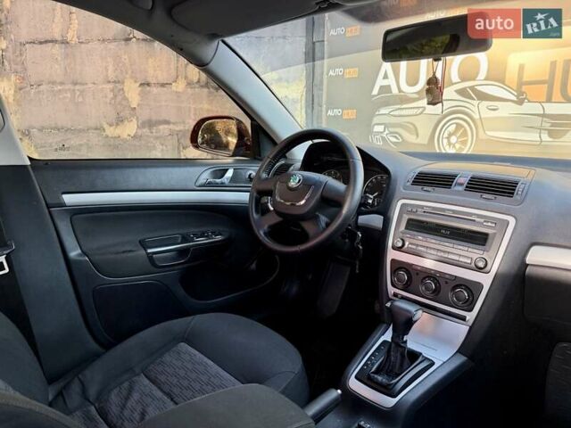 Червоний Шкода Октавія, об'ємом двигуна 1.6 л та пробігом 236 тис. км за 8000 $, фото 9 на Automoto.ua