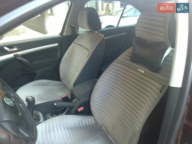 Красный Шкода Октавия, объемом двигателя 1.8 л и пробегом 270 тыс. км за 6700 $, фото 2 на Automoto.ua