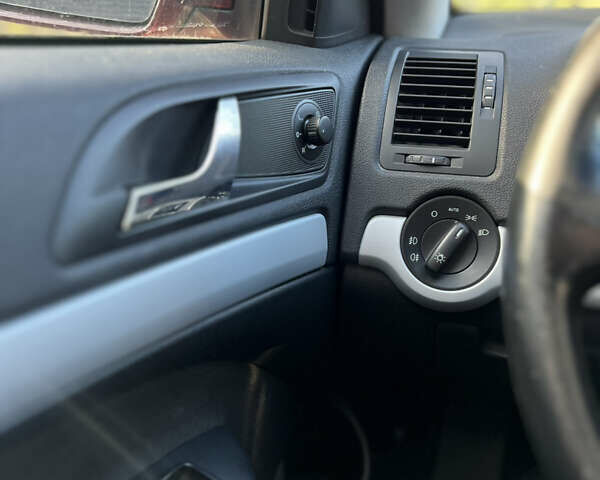 Червоний Шкода Октавія, об'ємом двигуна 1.6 л та пробігом 229 тис. км за 8200 $, фото 11 на Automoto.ua