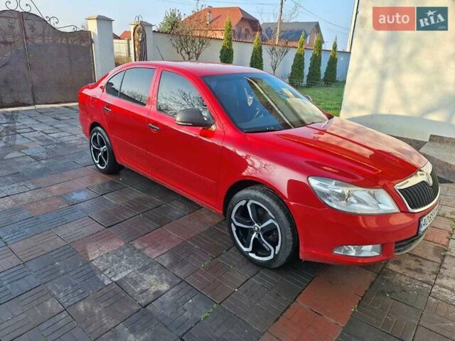 Червоний Шкода Октавія, об'ємом двигуна 1.2 л та пробігом 245 тис. км за 6000 $, фото 3 на Automoto.ua