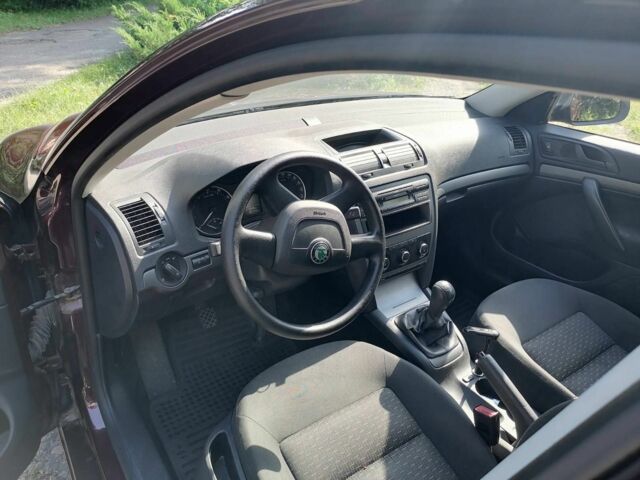 Червоний Шкода Октавія, об'ємом двигуна 1.2 л та пробігом 350 тис. км за 5000 $, фото 7 на Automoto.ua