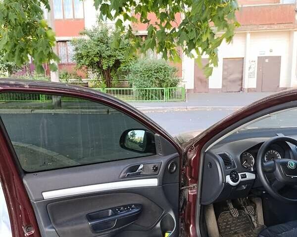 Красный Шкода Октавия, объемом двигателя 1.6 л и пробегом 137 тыс. км за 8300 $, фото 6 на Automoto.ua