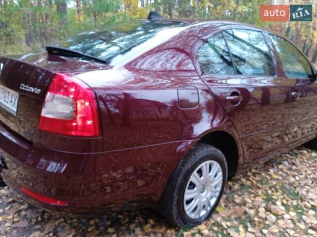 Красный Шкода Октавия, объемом двигателя 1.6 л и пробегом 156 тыс. км за 9500 $, фото 1 на Automoto.ua