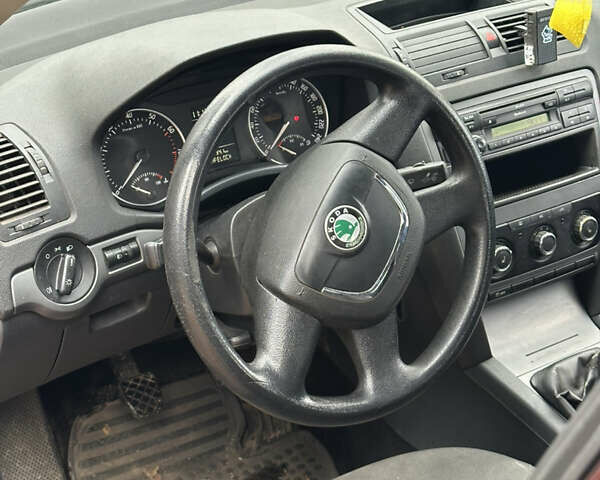 Красный Шкода Октавия, объемом двигателя 1.2 л и пробегом 360 тыс. км за 5499 $, фото 15 на Automoto.ua