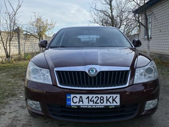 Красный Шкода Октавия, объемом двигателя 1.8 л и пробегом 248 тыс. км за 8200 $, фото 4 на Automoto.ua