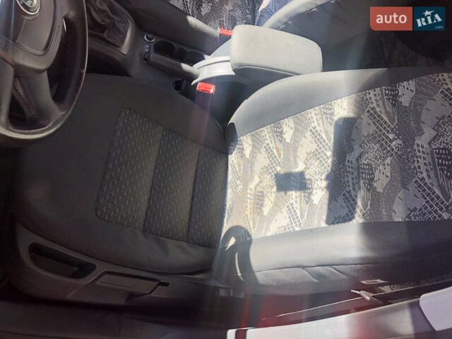 Червоний Шкода Октавія, об'ємом двигуна 1.6 л та пробігом 241 тис. км за 6799 $, фото 9 на Automoto.ua