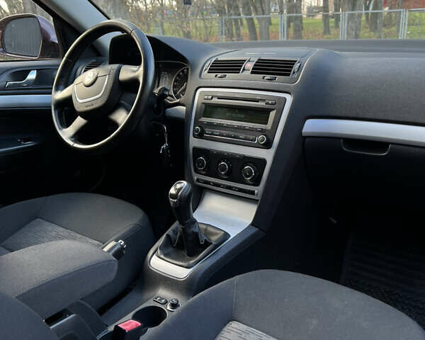 Червоний Шкода Октавія, об'ємом двигуна 1.6 л та пробігом 229 тис. км за 8200 $, фото 7 на Automoto.ua